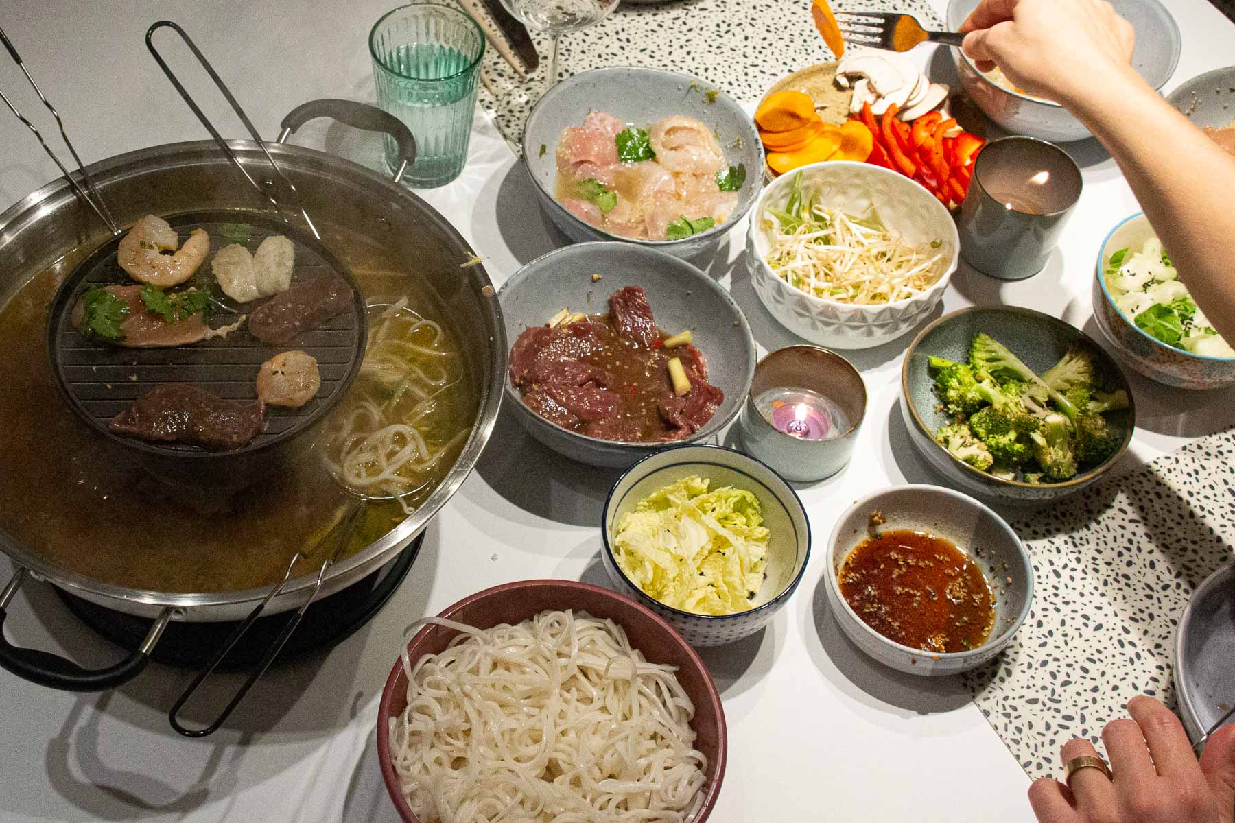 Thai hotpot: gezelligheid op en rond de tafel - Pimentón